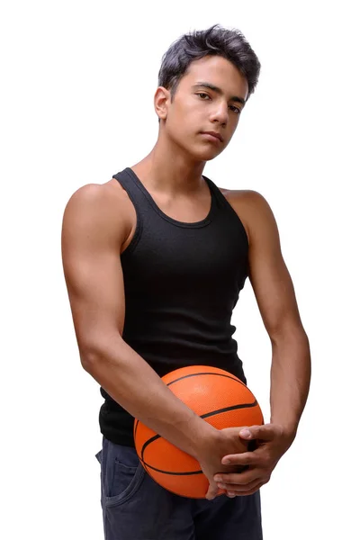 Retrato Joven Jugador Baloncesto Pasando Pelota Joven Chico Caucásico Ropa — Foto de Stock