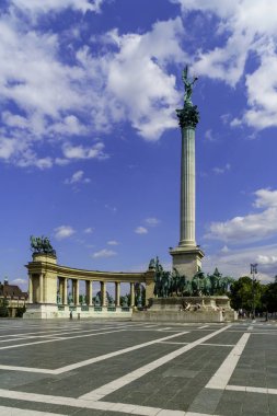 Budapeşte Millenium Anıtı ile Kahramanlar Meydanı, Macaristan.