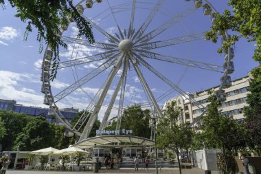 Gece Budapeşte gözü. Yeni dönme dolabı Erzs Bet 'de açıldı