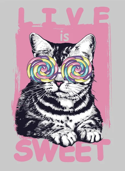 Şeker bardaklarıyla çizilmiş çizgili şirin bir kedi eli. Slogan Livei Sweet. Çocuklar için gömlek vektör illüstrasyonunu yazdır.