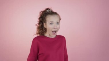 Pembe ceketli mutlu kıza şaşırdım..