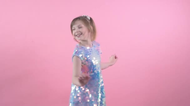 Beautiful happy girl in a new fashionable dress revolves around herself. — Stock Video