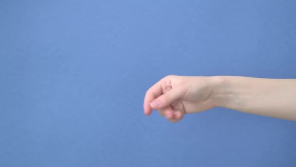 Female beautiful caucasian hand snaps fingers. blue isolated background. — Stock Video