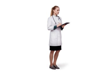Tam boy kadın doktor üniforması. Tıbbi bir elbise ve diz boyu uzun bir etek..