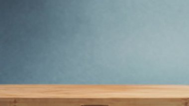 Lezzetli bir sandviç hafif bir ahşap masaya düşer. Fast food konsepti.