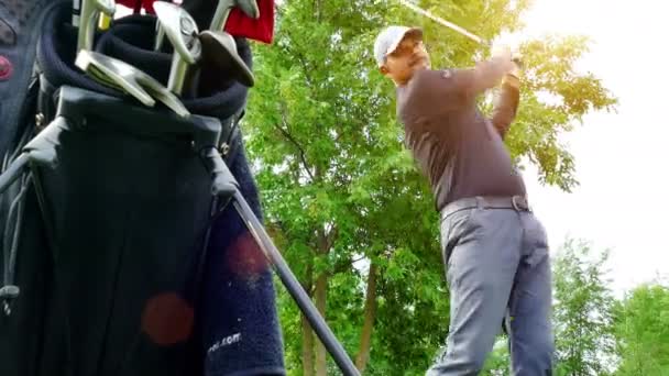 Zrenjanin Sérvia 2018 Jogador Golfe Profissional Executa Golpe Golfe Adequado — Vídeo de Stock