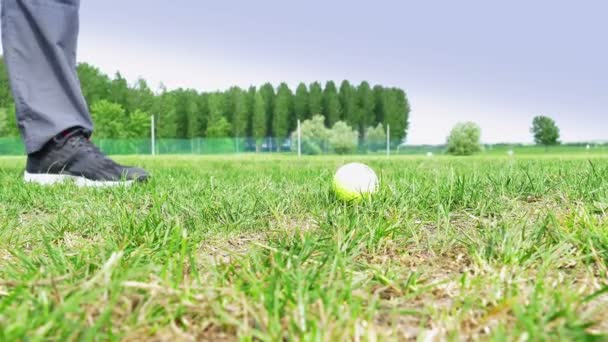 Zrenjanin Serbien 2018 Professioneller Golfer Führt Einen Richtigen Golfschlag Aus — Stockvideo