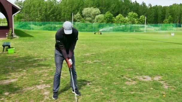 Zrenjanin Serbia 2018 Jugador Golf Profesional Realiza Golpe Golf Adecuado — Vídeos de Stock