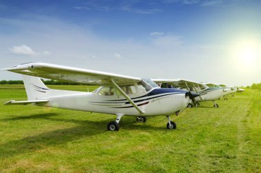 ECKA, Sırbistan 26 Mayıs 2018: spor uçak ticari uçuşlar için fotoğraf