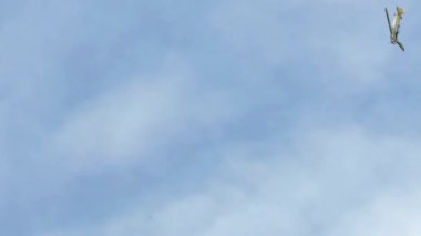 ECKA, Sırbistan 26 Mayıs 2018: spor uçak ticari uçuşlar için 4 k Video klip