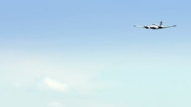 ECKA, Sırbistan 26 Mayıs 2018: spor uçak ticari uçuşlar için 4 k Video klip