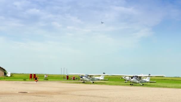 Ecka Serbien Mai 2018 Sportflugzeuge Für Kommerzielle Flüge Videoclip — Stockvideo