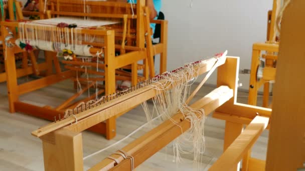 Women Weaving Rug Wooden Loom Video Clip — Stock Video