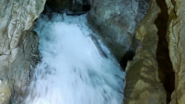 Prachtige Waterval Grot Video Clip — Stockvideo