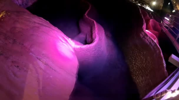 Kaskader Inuti Grottan Gopro Video Clip — Stockvideo