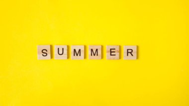 Yazın yazılı olduğu arkaplan, yaz tatili konsepti, sıcak mevsim