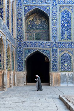 3 Mart 2018: İran 'ın İsfahan kentindeki İmam Camii' nin avlusunda imam