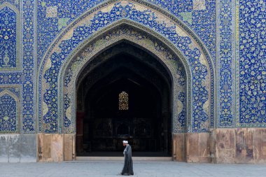 3 Mart 2018: İran 'ın İsfahan kentindeki İmam Camii' nin avlusunda imam