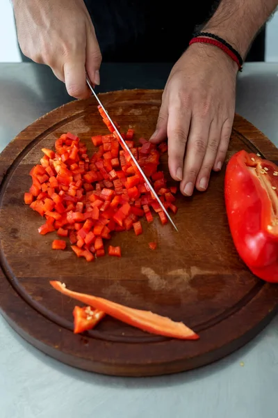 앞치마에 고추를 요리하는 — 스톡 사진