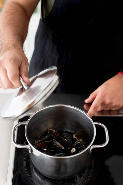 Cocinar Mejillones Mariscos Una Olla Casa — Foto de Stock