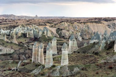 Türkiye 'nin Kapadokya kentindeki Aşk Vadisi' nin panoramik manzarası