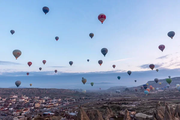 2018年2月26日 气球飞越卡帕多西亚山谷 Goreme Cappadocia 土耳其 — 图库照片