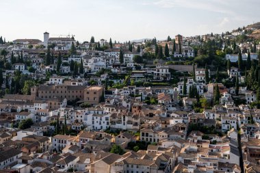 İspanya 'nın Granada kentindeki tarihi Albaicin' in panoramik manzarası