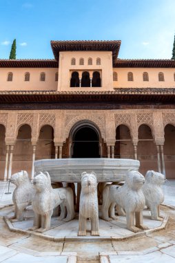 Alhambra Sarayı 'ndaki Aslanlar Mahkemesi, Granada, İspanya