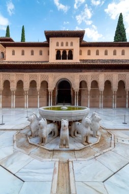 Alhambra Sarayı 'ndaki Aslanlar Mahkemesi, Granada, İspanya