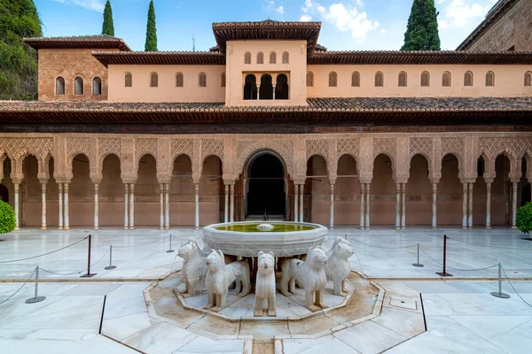 Corte Dei Leoni Nel Palazzo Dell Alhambra Granada Spagna — Foto Stock