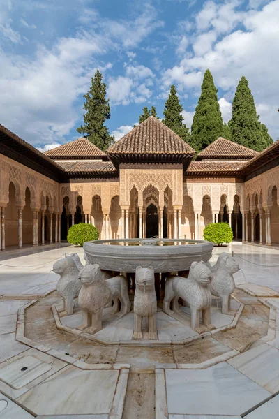 Corte Dei Leoni Nel Palazzo Dell Alhambra Granada Spagna — Foto Stock