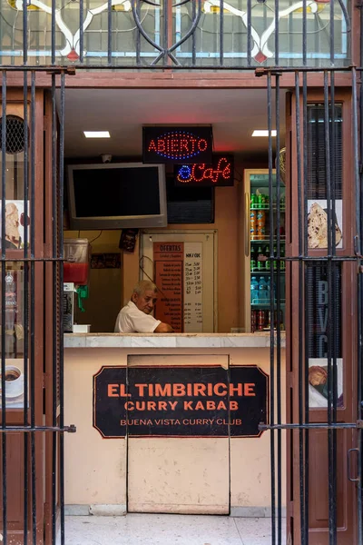 2019 Cuban Kebab Seller 쿠바의 아바나 — 스톡 사진