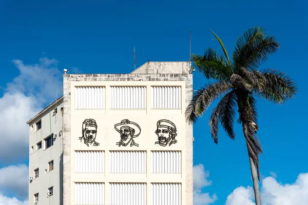 Agosto 2019 Revolucionários Cubanos Uma Fachada Velha Havana Havana Cuba — Fotografia de Stock