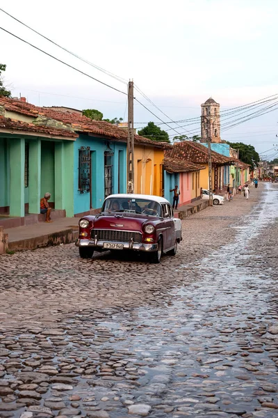 Agosto 2019 Cena Rua Com Velho Carro Americano Rua Paralelepípedos — Fotografia de Stock