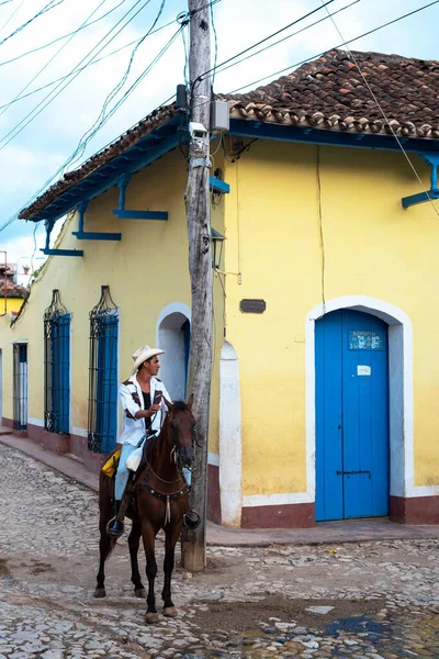 Серпня 2019 Людина Їде Верхи Конячій Вулиці Тринідад Куба — стокове фото