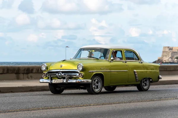 2109 Szeptember Klasszikus Amerikai Autó Havannai Maleconban Havanna Kuba — Stock Fotó