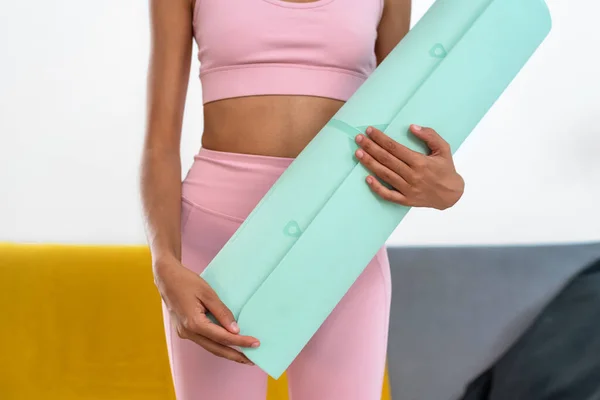 Cropped View Woman Holding Yoga Mat Practicing Home — Stock Photo, Image