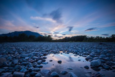Dağlarda yaz günbatımı
