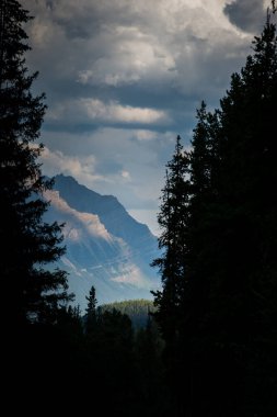 Dağlarda gün batımı