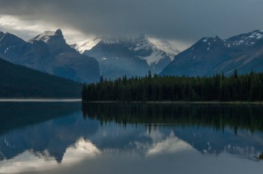 Dağlarda gün batımı