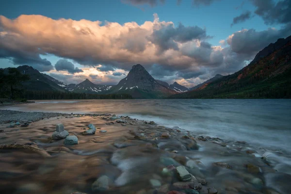 加拿大冰川国家公园美丽的山地景观 — 图库照片