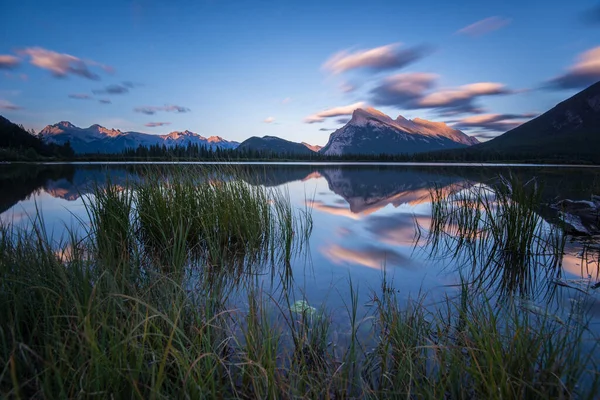 Vista Panorámica Del Hermoso Paisaje Montañas Lago Cristal — Foto de Stock