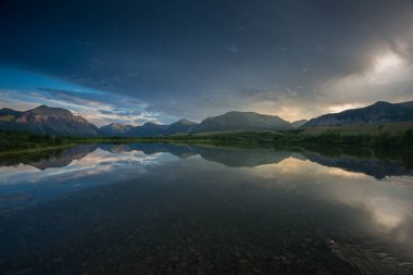 Dağlarda gün batımı