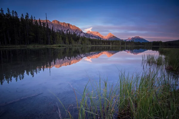 Pôr Sol Nas Montanhas Rochosas Canadenses — Fotografia de Stock