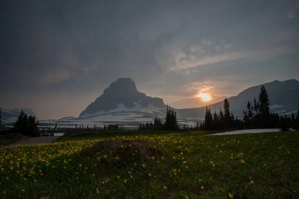 Kanada Daki Buzul Ulusal Parkı Nın Güzel Dağ Manzarası — Stok fotoğraf