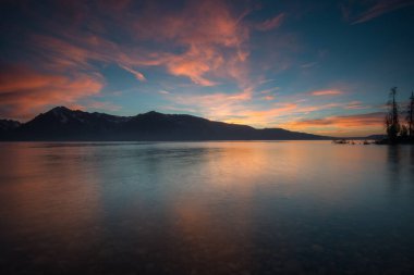 Dağlarda gün batımı