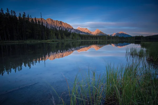 Puesta Sol Las Montañas Rocosas Canadienses — Foto de Stock