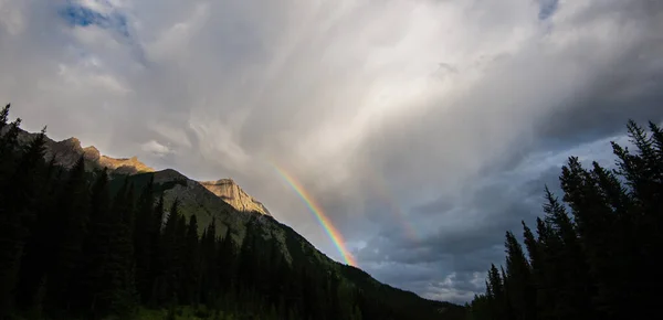 Tramonto Sulle Montagne Rocciose Canadesi — Foto Stock