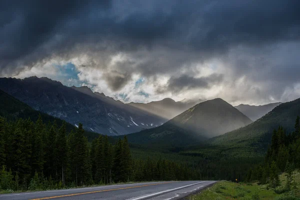 Puesta Sol Las Montañas Rocosas Canadienses —  Fotos de Stock