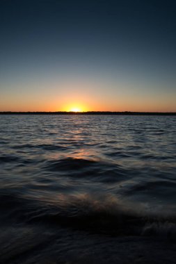 Çayırlarda gün batımı